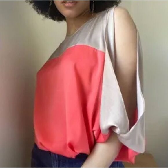 BCBG Max Azria Cold Shoulder Suzie Silky Blouse. Size XS. - Picture 1 of 8